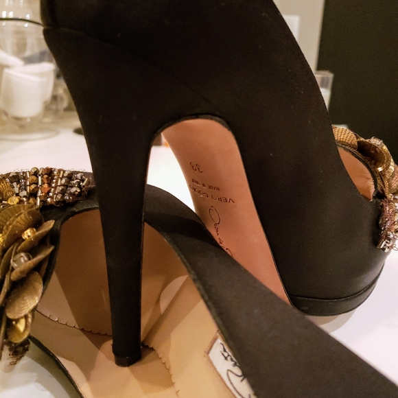 ⭐️Host Pic ⭐️ Oscar de la Renta Heels size 38 🔥 With floral rosette on toe - Picture 14 of 14